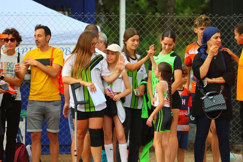 Famílies i atletes del club juntes a la competició