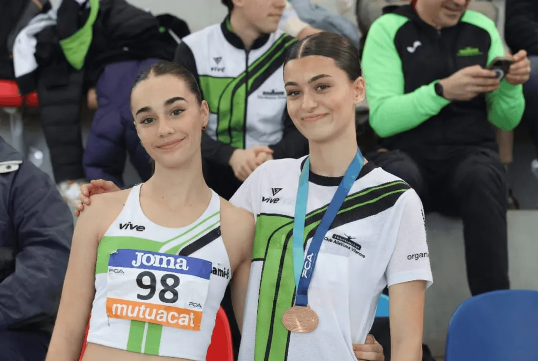 Adriana Curto (bronce) y Martina Chaboye hacen brillar al Dinami-k en el Catalán Absoluto Short Track