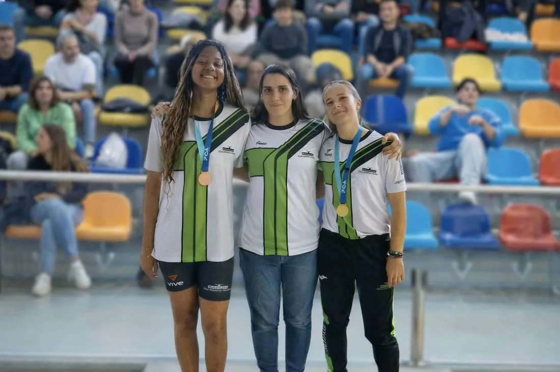 Agnès Calvo (oro) y Queralt Ka Curto (bronce) hacen brillar al Dinami-k en el Campeonato de Cataluña Sub-16