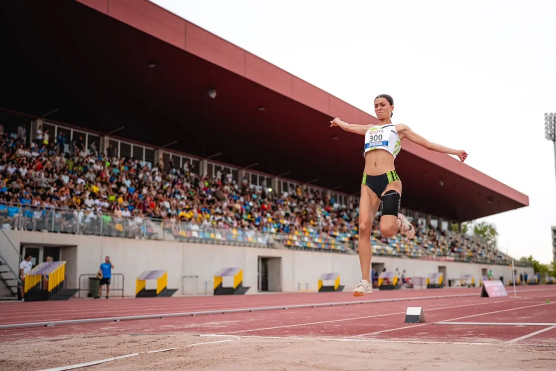 La atleta vilanovina Adriana Curto sube al podio en el Campeonato de España Sub18